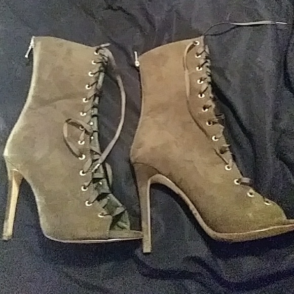 Open toe boots - Picture 1 of 3